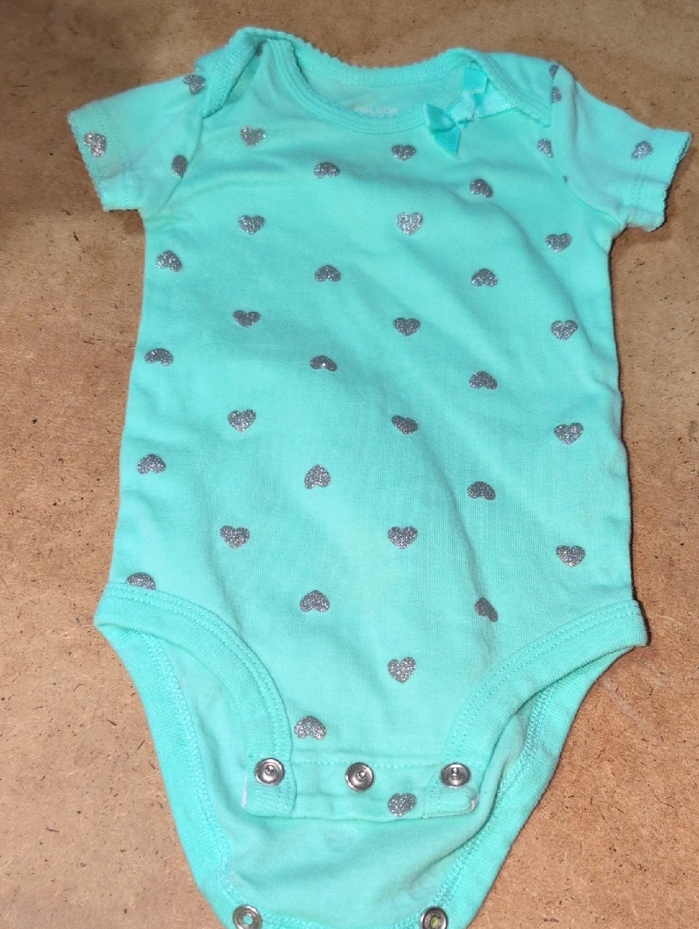 ❤️‍🔥10/$10❤️‍🔥 Baby Girls Carter's Mint Heart Print Onesie Size 3M